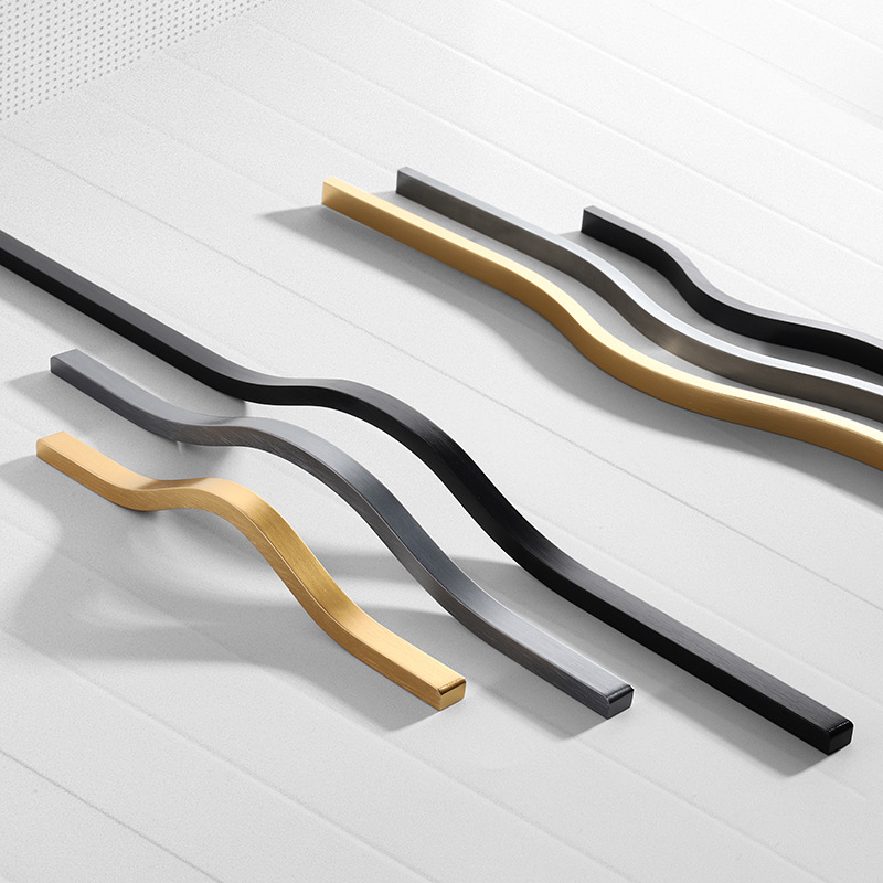 Curved Spring Bar - Gegalvaniseerde kasthandgrepen van geborsteld goud -